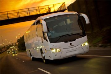 autobus di linea bianco