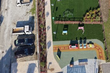 vista dall'alto dell'area parco giochi e area fitnell