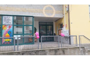 Ingresso del complesso scolastico del Comune di Arizzano